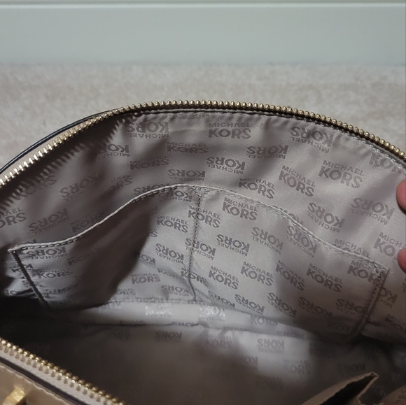 Michael Kors cross body/bag - Picture 4 of 6